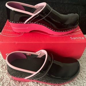 Sanita: Women’s Professional Xenia Patent Danish Clogs: Size 37 - Black/Pink